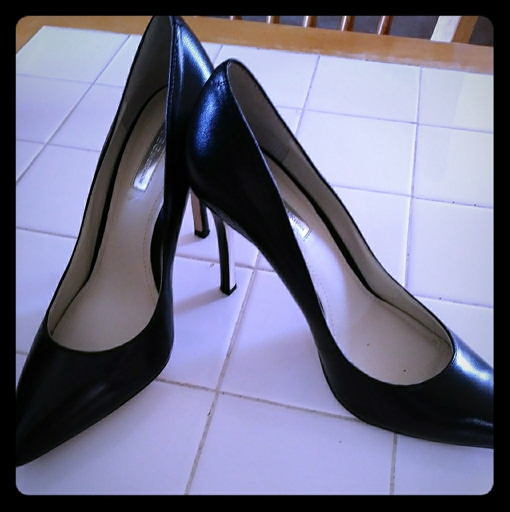 Black stilleto pump